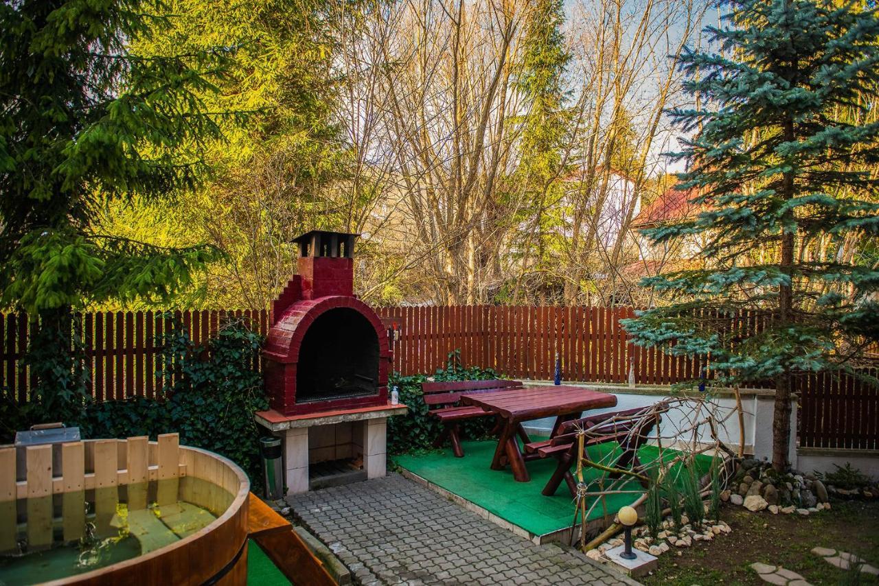 Hotel Casa Maia Buşteni Exterior foto